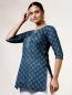 Preview: Hüftlange indische Tunika (Kurti), petrolblau mit Blattmuster, 3/4-Ärmel und Seitenschlitzen - aus 100% Baumwolle - Seitenansicht